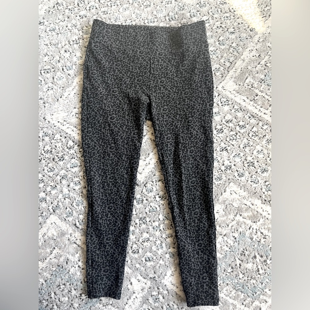 Ann Taylor LOFT Women’s Grey & Black Cheetah Spotted Professional Leggings